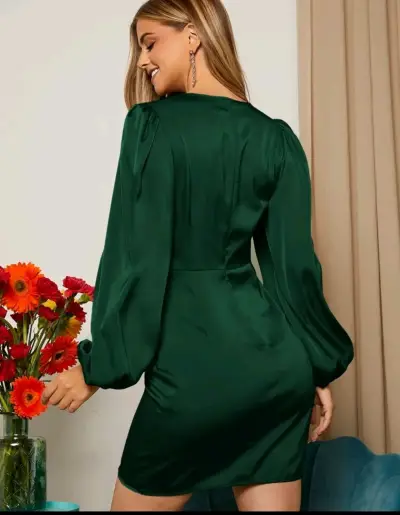 Vestido verde elegante - miniatura 2