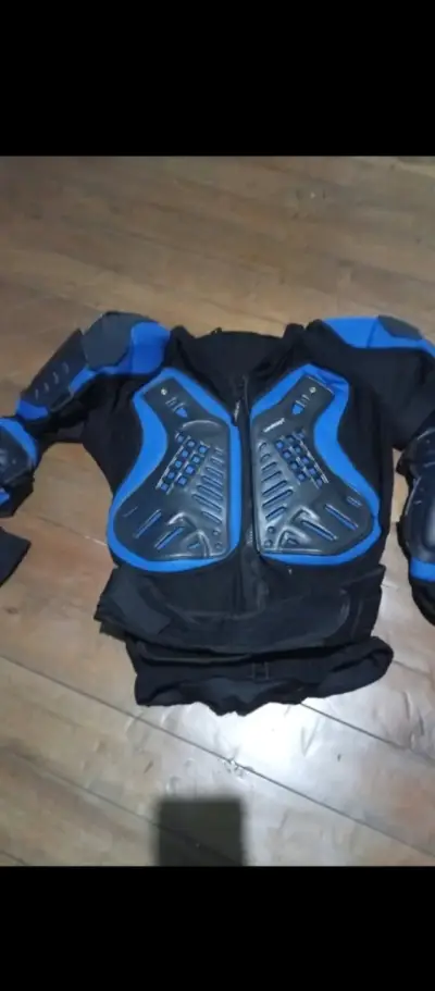 Chaqueta protectora de moto azul y negra - miniatura 1