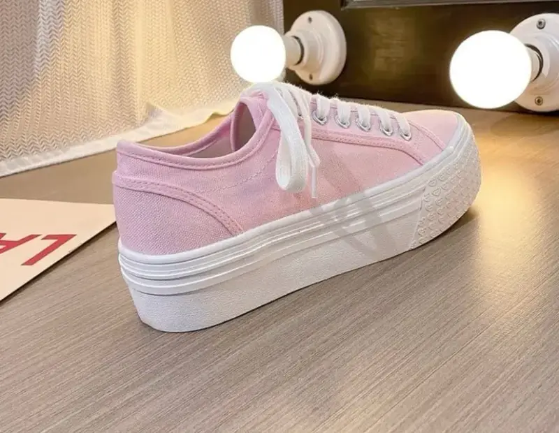 Zapatillas rosadas con plataforma, Nuevas🩷