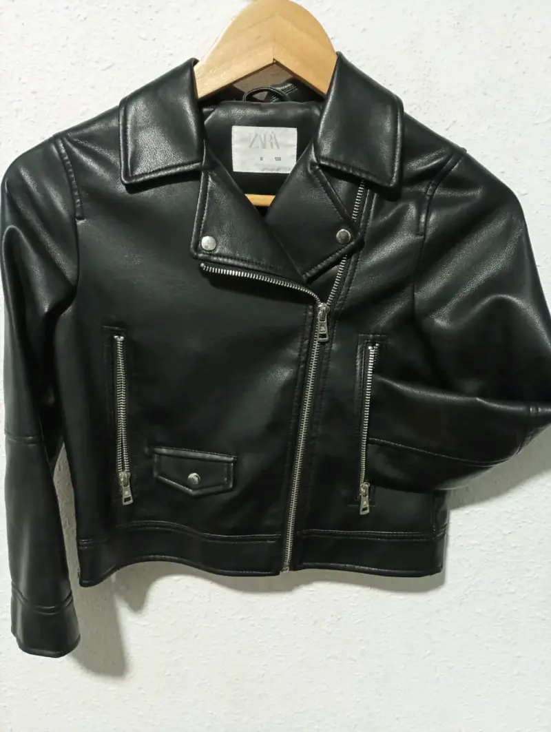 Chaqueta de cuero negra