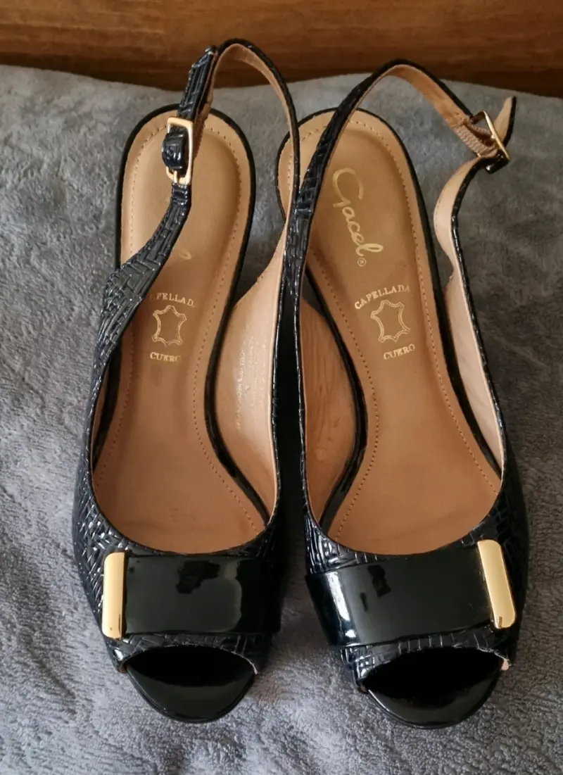 Sandalias negras de cuero - 1