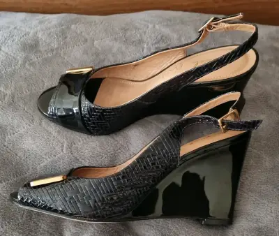 Sandalias negras de cuero - miniatura 2