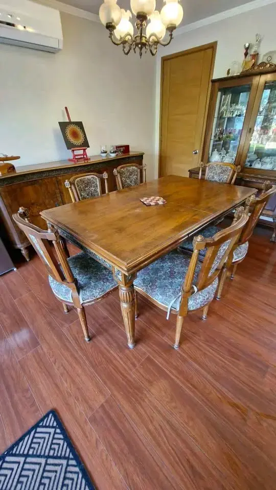 Mesa comedor de madera y sillas - 1
