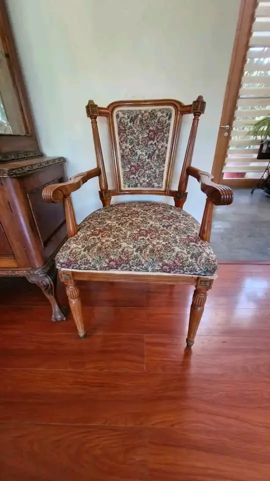 Mesa comedor de madera y sillas - 2