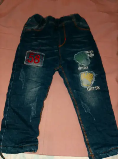 Pantalones de mezclilla para niño y buzo - miniatura 1