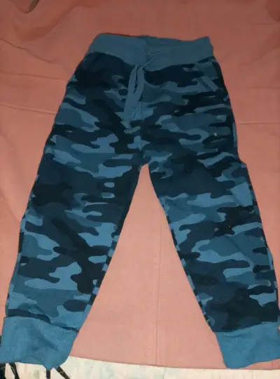 Pantalones de mezclilla para niño y buzo - miniatura 3