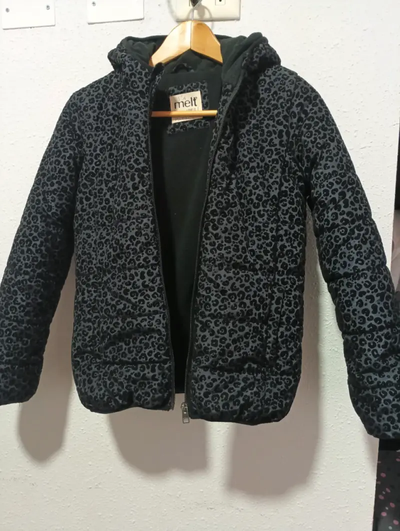 Chaqueta con capucha estampada - 1