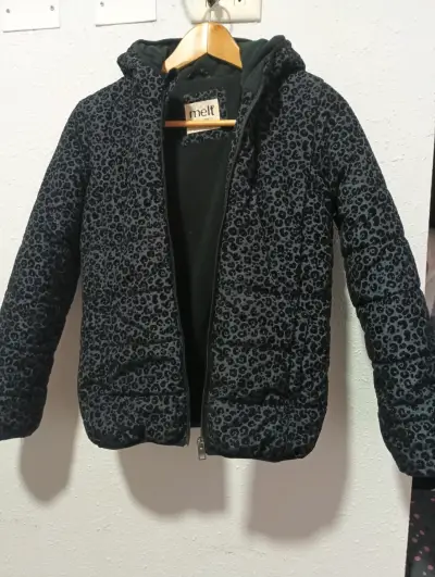 Chaqueta con capucha estampada - miniatura 1
