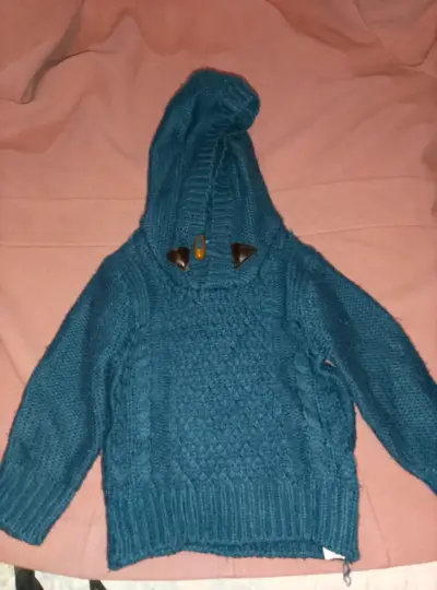 Sweater de lana azul con gorro - miniatura 1