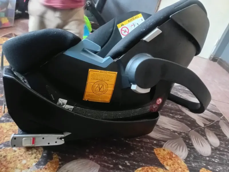 Silla de auto para bebé negra - 1