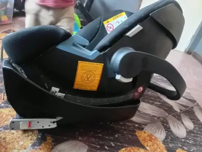 Silla de auto para bebé negra - miniatura 1