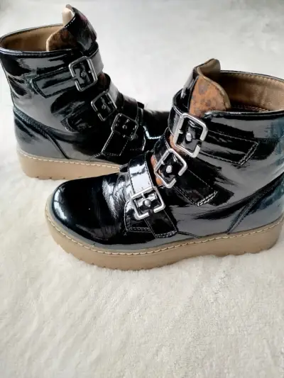 Botines negros charol con hebillas - miniatura 1