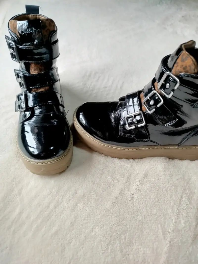 Botines negros charol con hebillas - 2