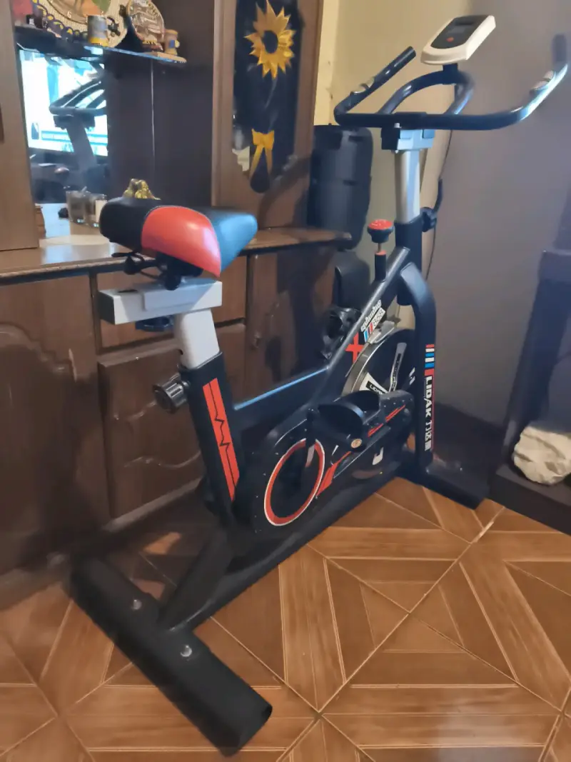 Bicicleta estática fitness negra - 1