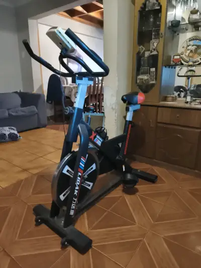 Bicicleta estática fitness negra - miniatura 2