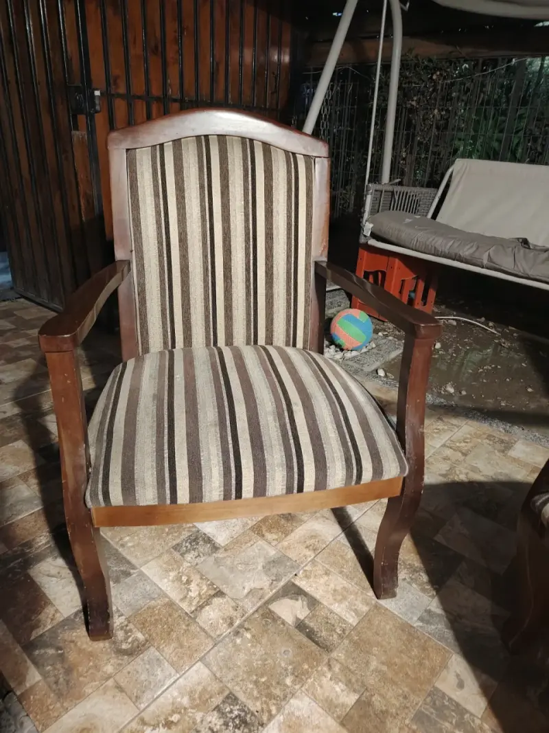 Silla de madera tapizada - 2