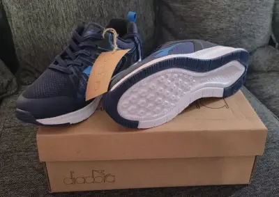 Zapatillas Diadora azul marino nuevas talla 35 - miniatura 4