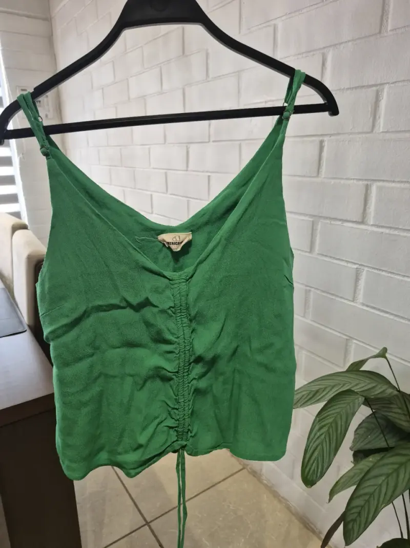 Top verde sin mangas