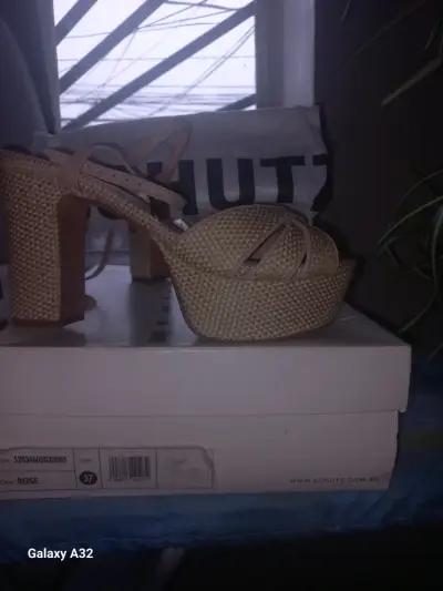 Botines negros de plataforma y sandalias - miniatura 3