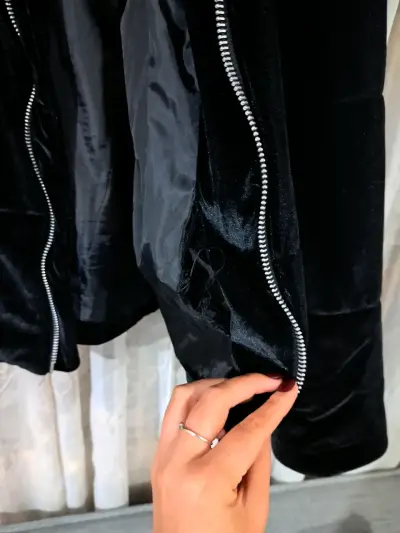 Chaqueta negra gruesa - miniatura 2