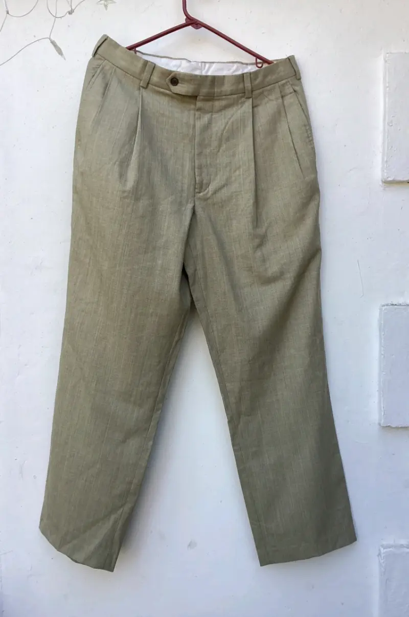 Pantalones beige clásicos - 1