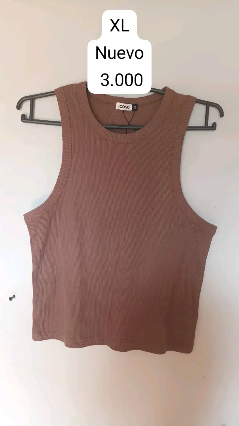 Polera sin mangas marrón
