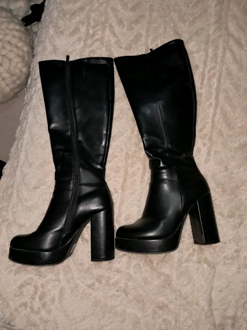 Botas negras de tacón alto - 1