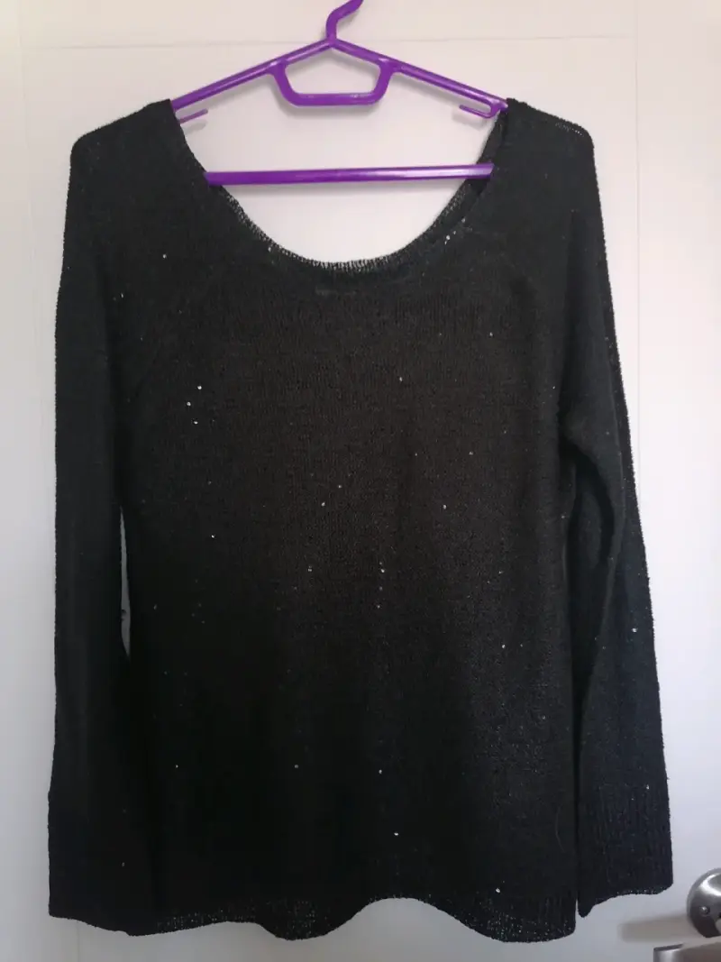 Suéter negro con brillo - 1
