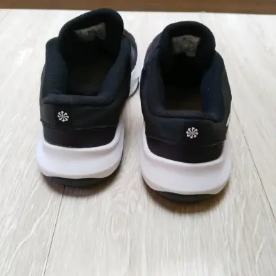 Zapatillas negras Nike deportivas - miniatura 2