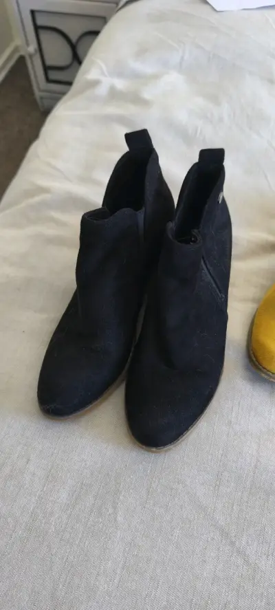 Botines negros de gamuza - miniatura 1