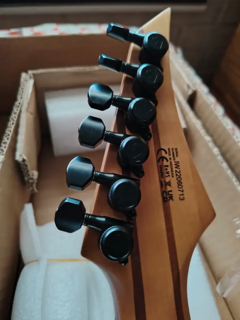 Guitarra prácticamente nueva solar s 1.6 HLB - 6