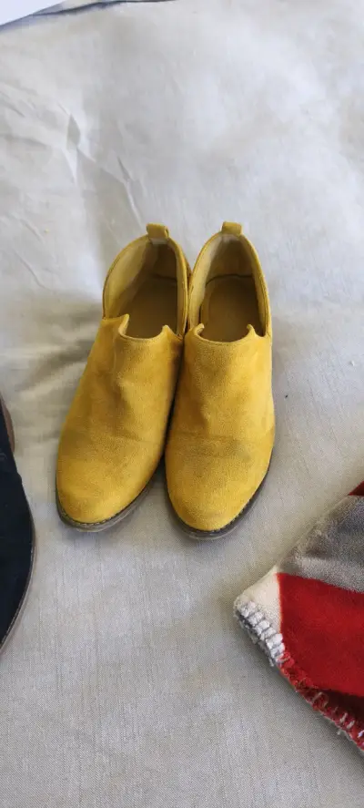 Botines amarillos de gamuza - miniatura 3