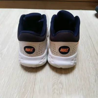 Zapatillas deportivas blancas y azules - miniatura 3
