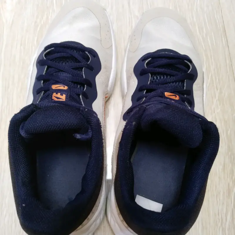 Zapatillas deportivas blancas y azules - 4