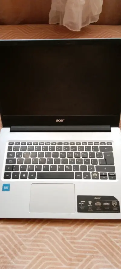 Laptop Acer Aspire 1 - miniatura 1