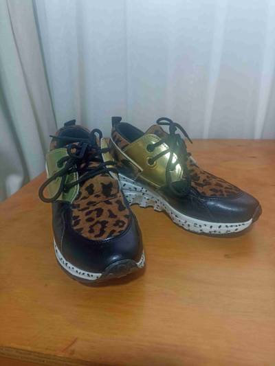 Zapatillas animal print y dorado - miniatura 1