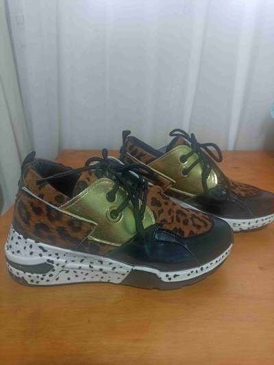 Zapatillas animal print y dorado - miniatura 2