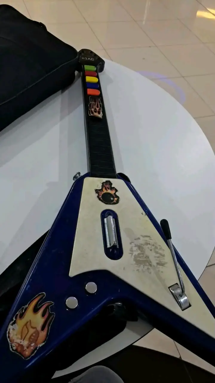 2x1 Guitarra para ps2 y wii con detalles - 1