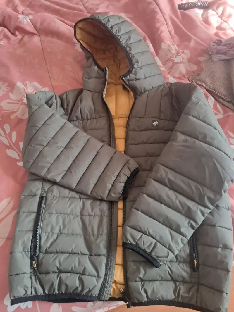 Chaqueta acolchada con capucha verde oliva - 2