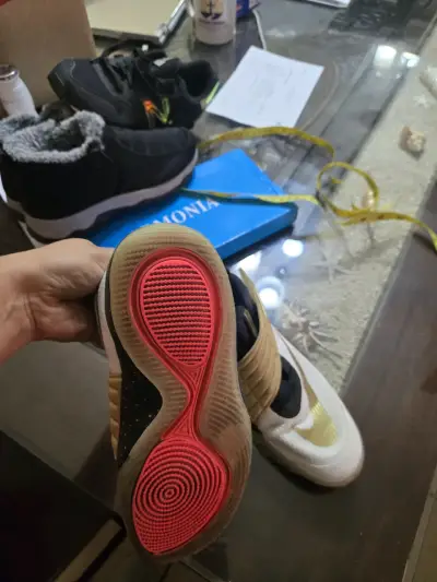 Zapatillas deportivas blancas y doradas nike - miniatura 4