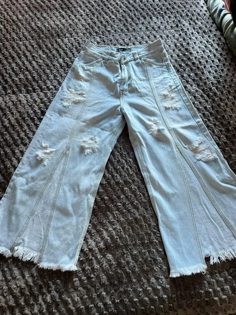 Jeans rasgados celestes - 2