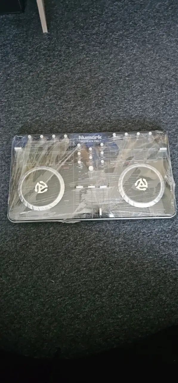 Controlador DJ Numark Mixtrack Pro II - 1