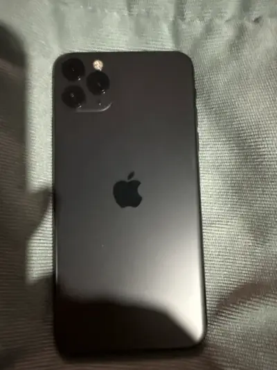 iPhone 11 Pro Max en excelente  estado - miniatura 2