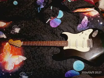 Guitarra eléctrica - miniatura 1