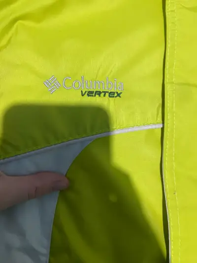 Chaqueta impermeable verde y blanca - miniatura 3