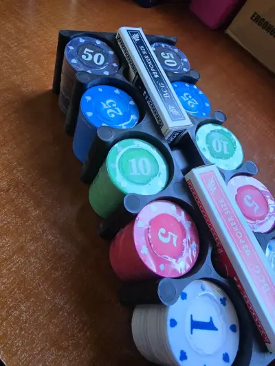 Set de fichas de póker con cartas - miniatura 2
