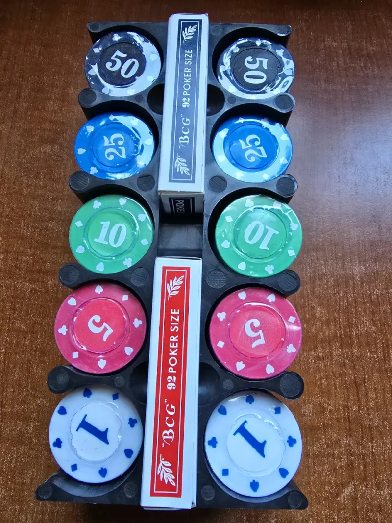 Set de fichas de póker con cartas - 3
