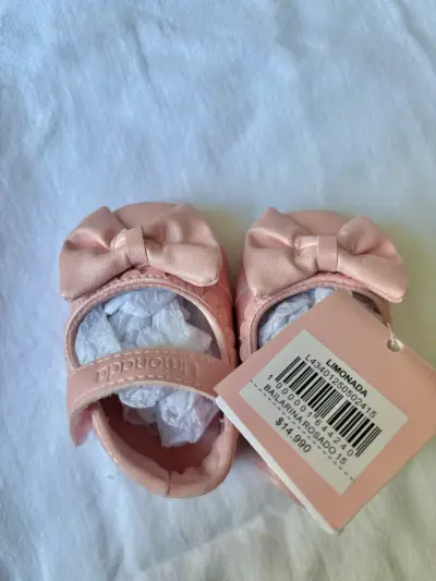 Zapatos de bebé rosados con lazo - miniatura 1