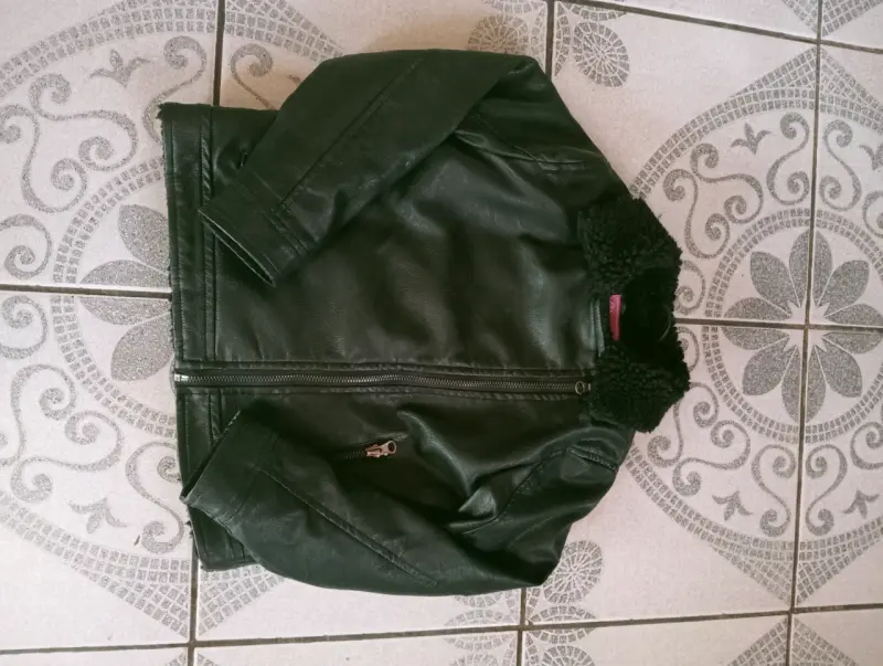 Chaqueta de cuero sintético negro - 2