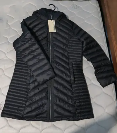 Chaqueta acolchada negra nueva - miniatura 1